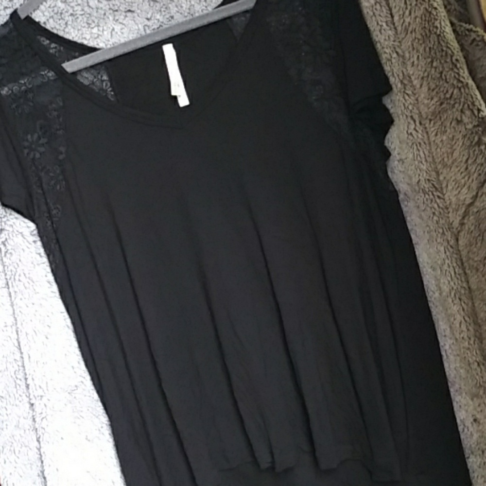 NWOT Bozzolo plus black blouse w/ floral design XL